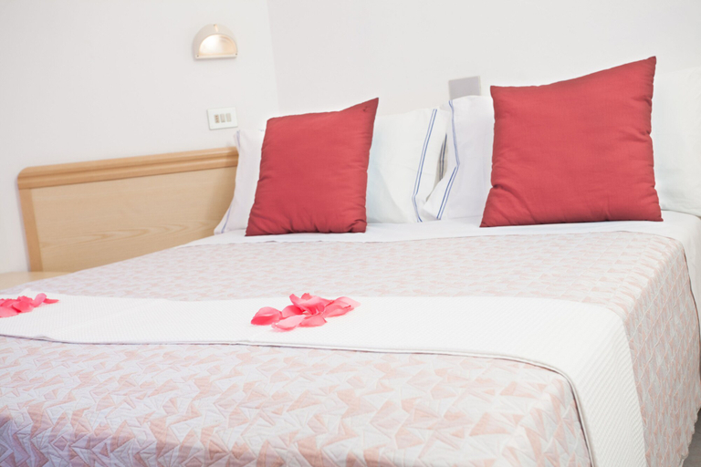 Bedroom 3, HOTEL COLA FRONTEMARE, Rimini