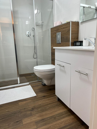 Bathroom 5, ZOZO Guesthouse