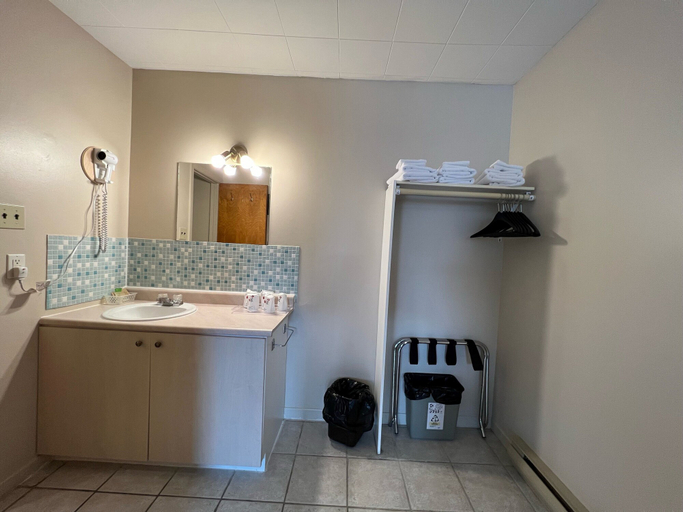 Bathroom 3, La Roma Motel, Madawaska