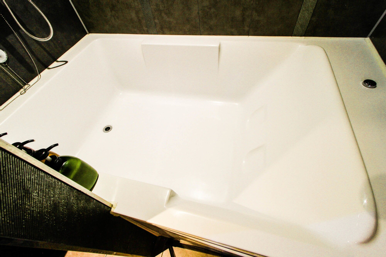 Bathroom 4