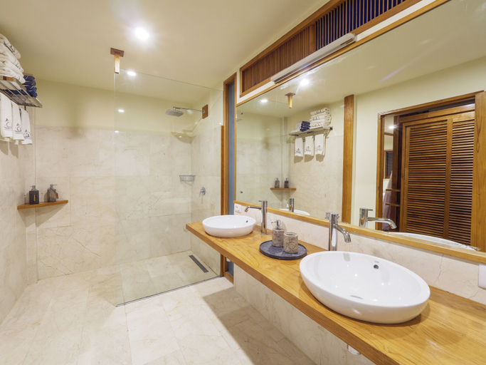 Bathroom 4, Komodo Resort, West Manggarai