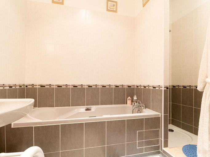 Bathroom, Gîte et chambres d'hôtes Saint Roch, Gers