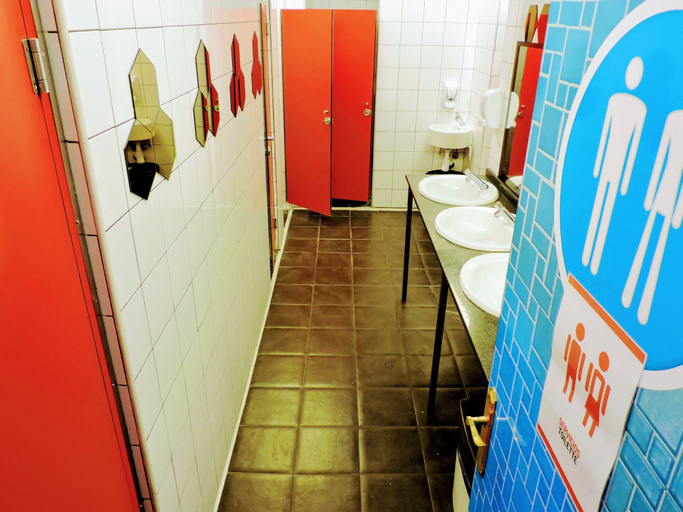Bathroom 3, Home Backpackers Valencia by Feetup Hostels, Valencia