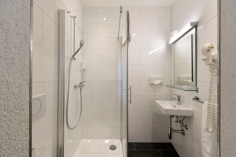 Bathroom 4, Hotel National Bern, Bern