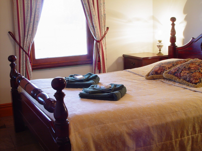 Bedroom 5, Sylvania Park, Horsham Bal