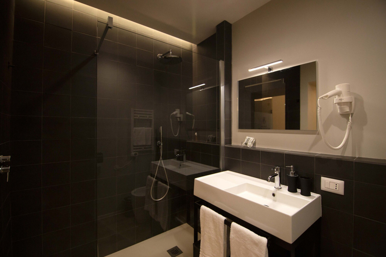 Bathroom 5, Palazzo Bellocchi - Suites & Apartments, Brindisi