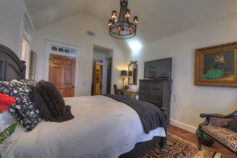 Bedroom 3, The Victoria B & B, Benton