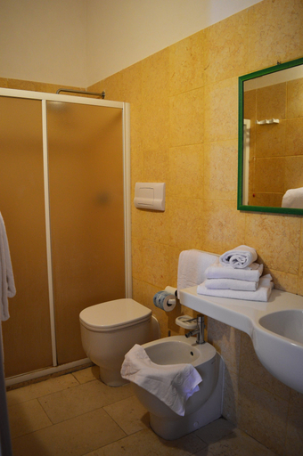 Bathroom 4, Hotel Mar & Sol, Ragusa