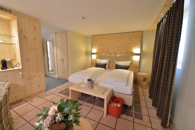 Bedroom 4, Alpenhotel Fleurs de Zermatt, Visp