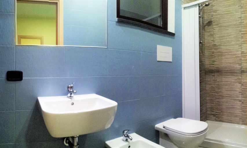 Bathroom 5, Il Rifugio, Salerno