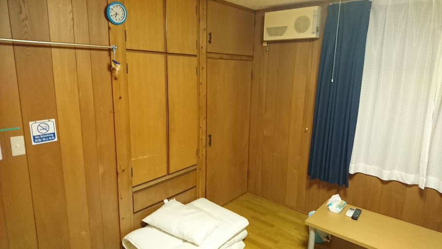 Bedroom 2, Sea Blue, Onna