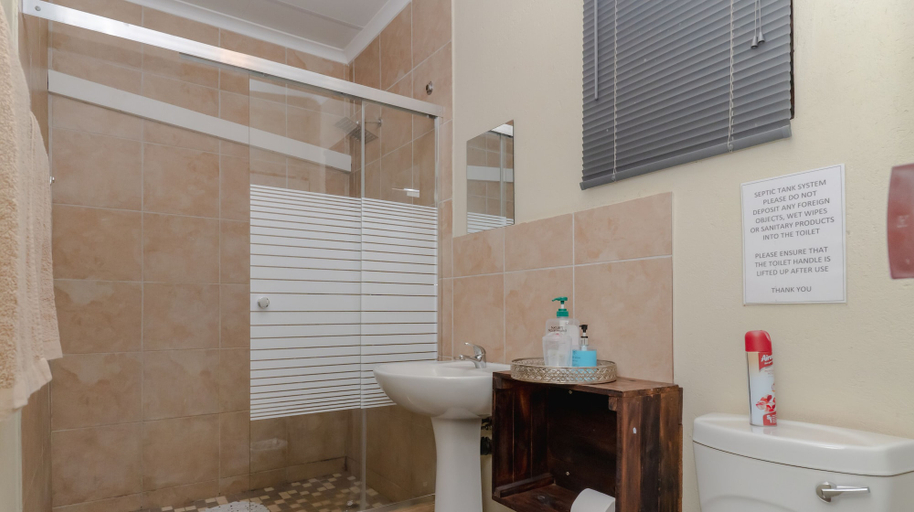 Bathroom 4, Crocodile Bridge Safari Lodge, Ehlanzeni