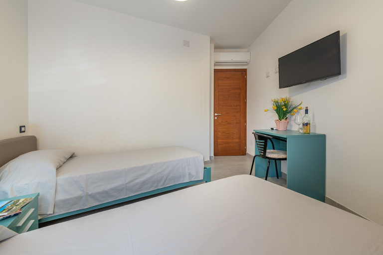 Bedroom 3, AffittaSardegna - Lido Apartments, Sassari