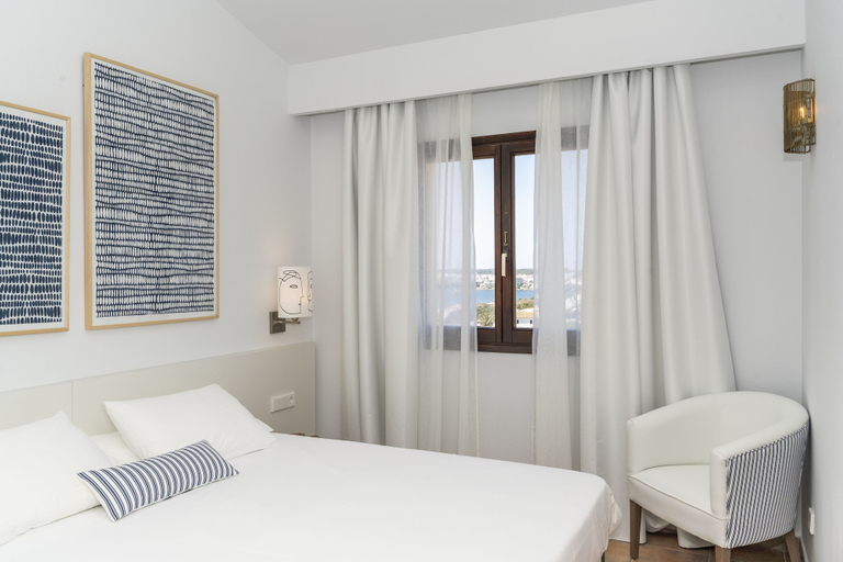 Bedroom 3, Calallonga Hotel Menorca, Baleares