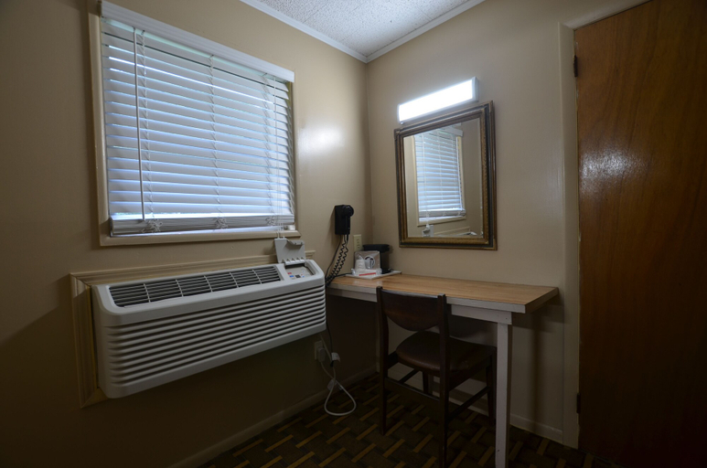 Others 4, Travelowe's Motel, Haywood