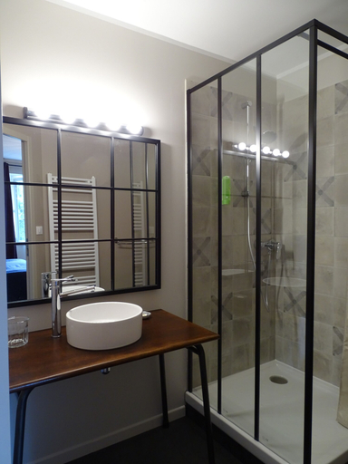 Bathroom, Le relais d'Arzac, Tarn