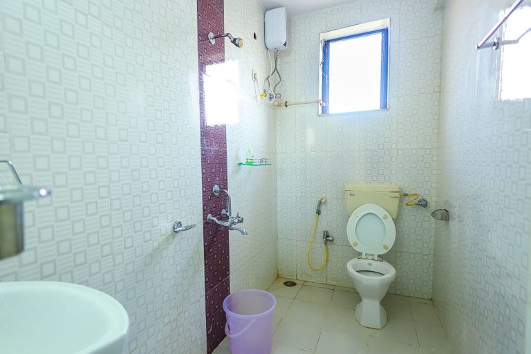 Bathroom, Hotel Vaibhav Hill Park, North Goa