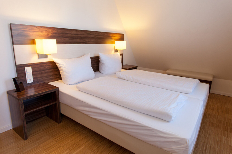Bedroom 2, Hotel Halber Mond, Bergstraße