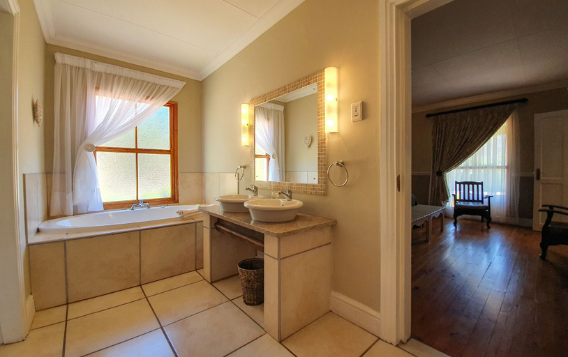 Bathroom 4, Berluda Farmhouse & Cottages, Eden