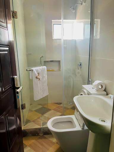 Bathroom 3, Beniks Courtyard Hotel, Ilorin South