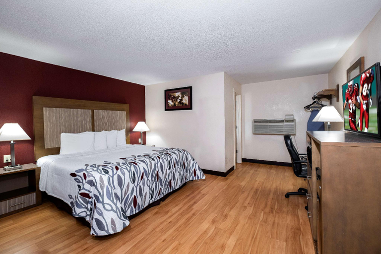 Bedroom 3, Red Roof Inn Neptune - Jersey Shore, Monmouth