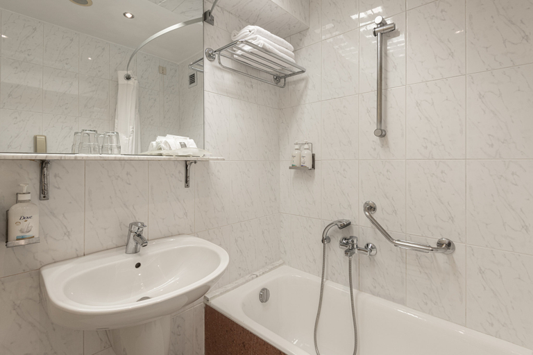 Bathroom 5, Holiday Inn THESSALONIKI by IHG, Central Macedonia