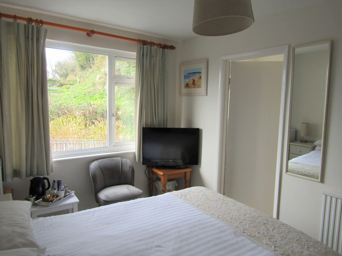 Bedroom 3, St Maur, Isle of Wight