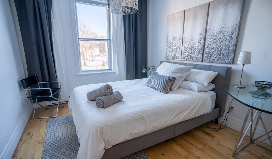 Bedroom 2, SUPERB 1 Bed Apt. Steps Away From Metro, Montréal
