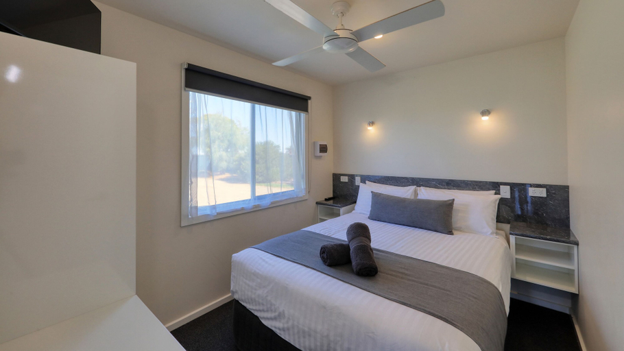 Bedroom 2, Lake Boga Caravan Park, Swan Hill Bal