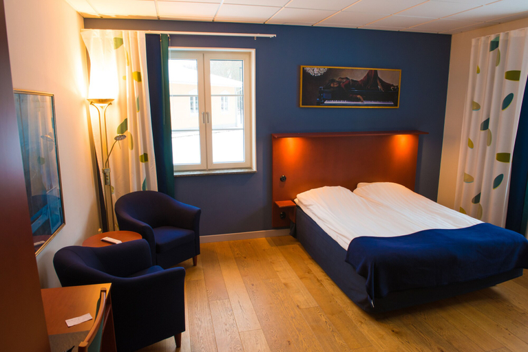 Bedroom 3, Lumber & Karle, Vara