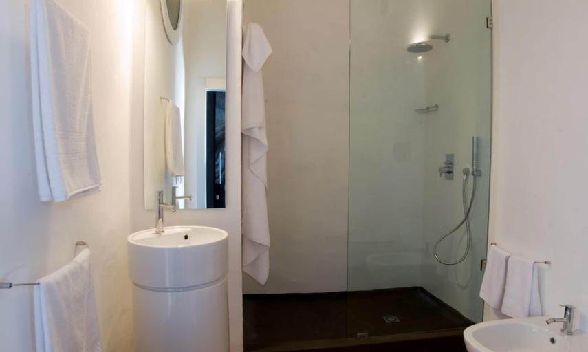 Bathroom 5, Caol Ishka Hotel, Syracuse