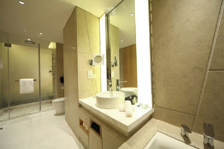 Bathroom 3, BeiJing Qianyuan Hotel, Beijing