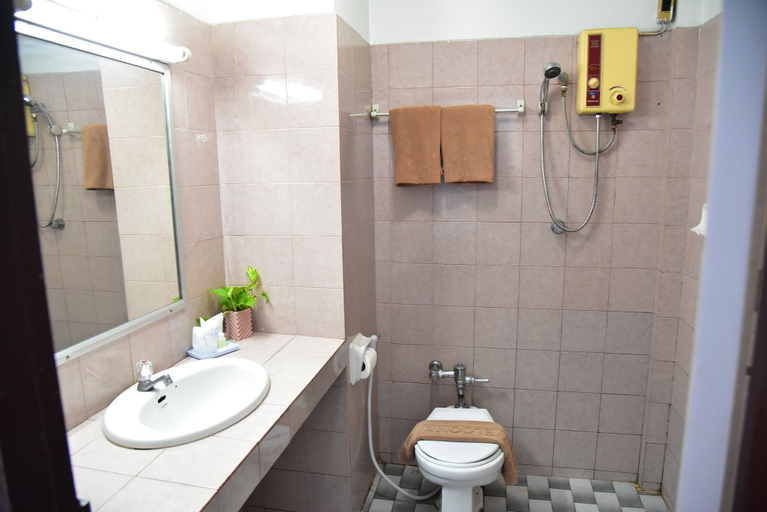 Bathroom 4, Dragon Serviced Apartment, Pattaya