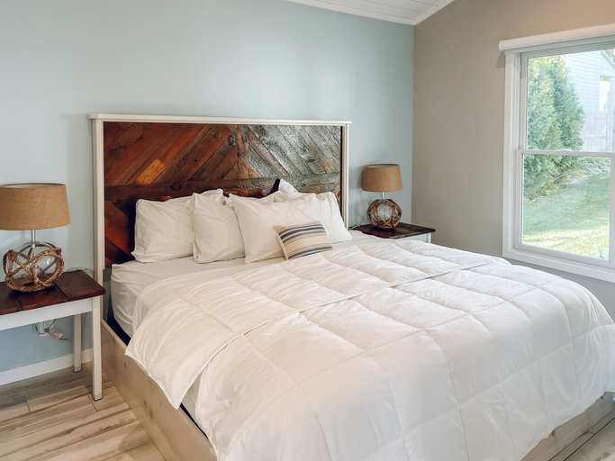 Bedroom 2, Old Pike Cottages, Allegan