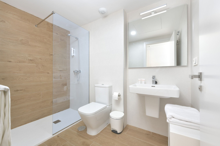 Bathroom, Olee Torrox Costa Holiday Rentals, Málaga