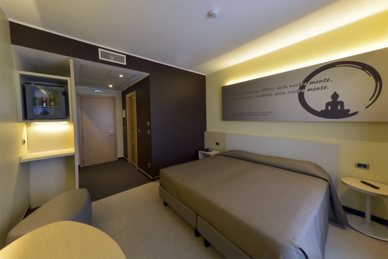 Bedroom 2, Grand Hotel Olimpo, Bari