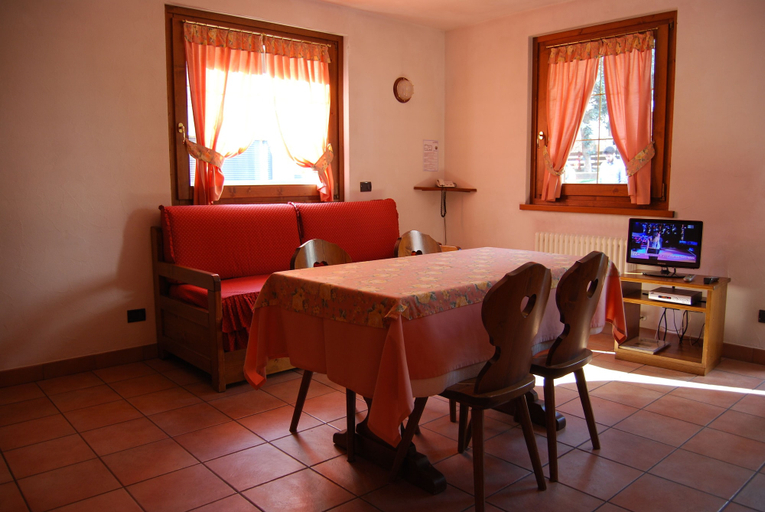 Others 5, Chalet Gardenia, Sondrio