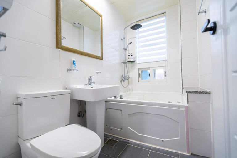 Bathroom 4, Seogwipo Dobitnarae Resort, Seogwipo
