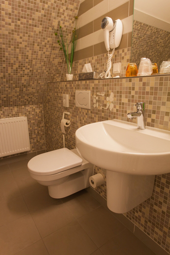 Bathroom 5, Hotel Halber Mond, Bergstraße