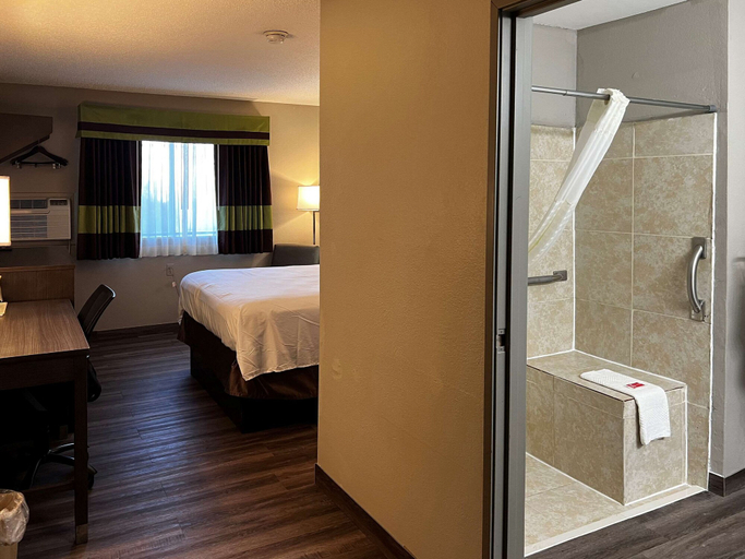 Bedroom 3, Econo Lodge Spring Lake near Fort Bragg, Cumberland
