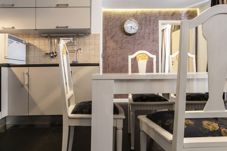 Dining Room 10