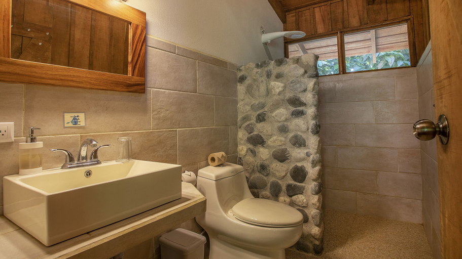 Bathroom, Esquinas Rainforest Lodge, Golfito