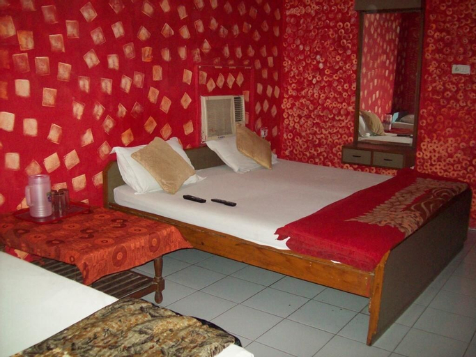 Hotel Majors Den, West