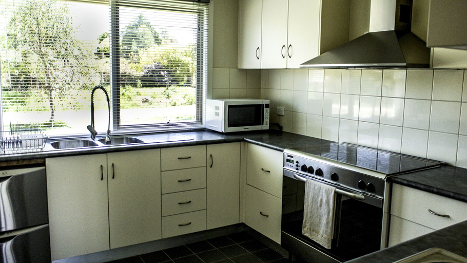 Others 4, Beechworth Cedar Cottages, Indigo - Pt A