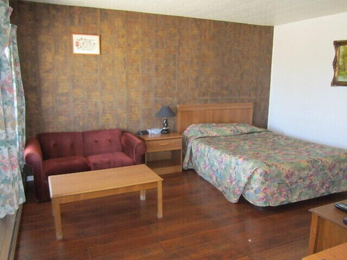 Bedroom 2, Virden Motel, Division No. 6