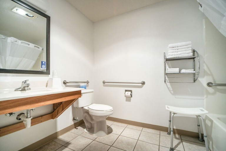 Bathroom 4, Super 8 by Wyndham Custer/Crazy Horse Area, Custer
