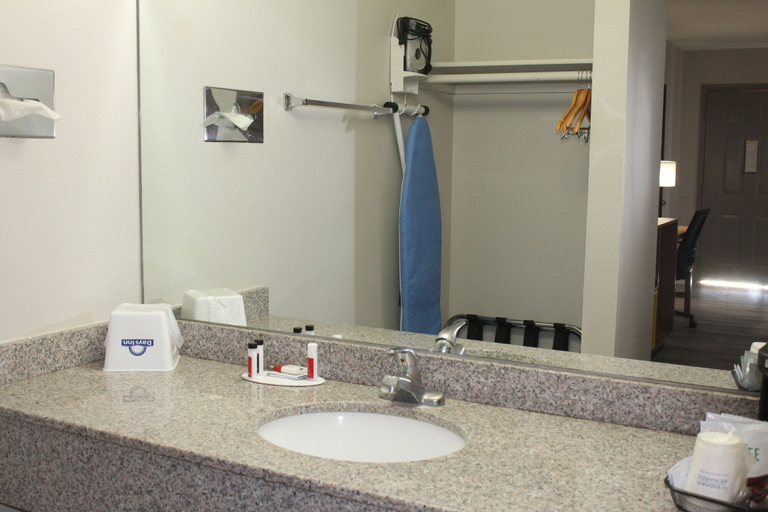 Bathroom 4, Days Inn by Wyndham Willcox, Cochise