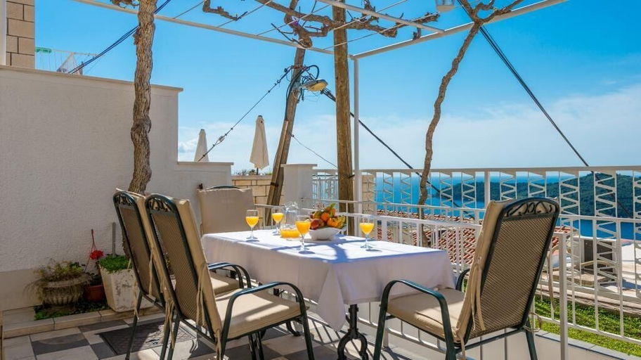 Food & Drinks 4, Apartments and Room Lora, Dubrovnik