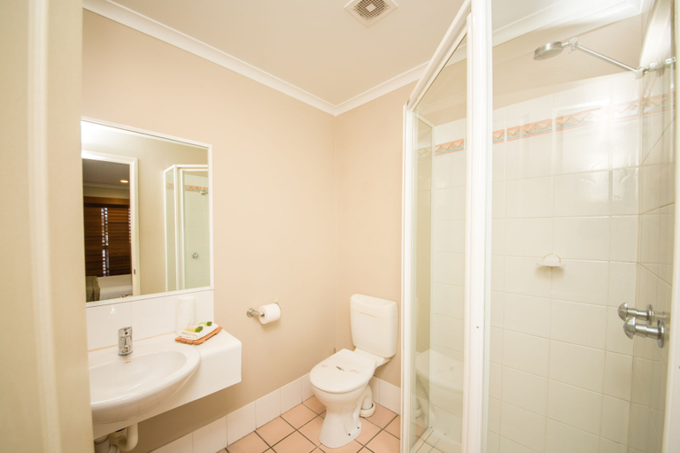 Bathroom 3, The Cosmopolitan Motel and Serviced Apartments, Rockhampton