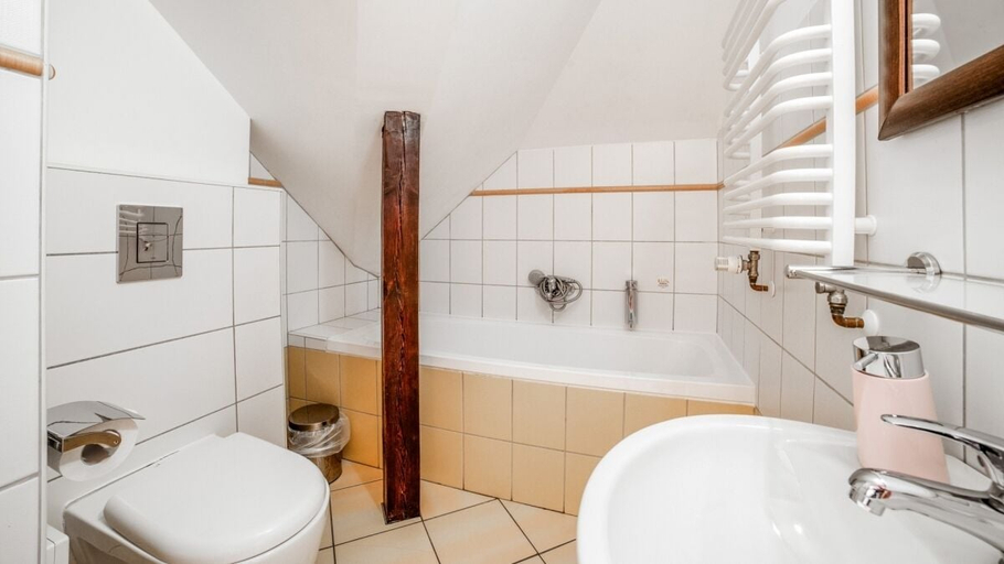 Bathroom 4, Pensjonat Karkonoski SPA, Jelenia Góra